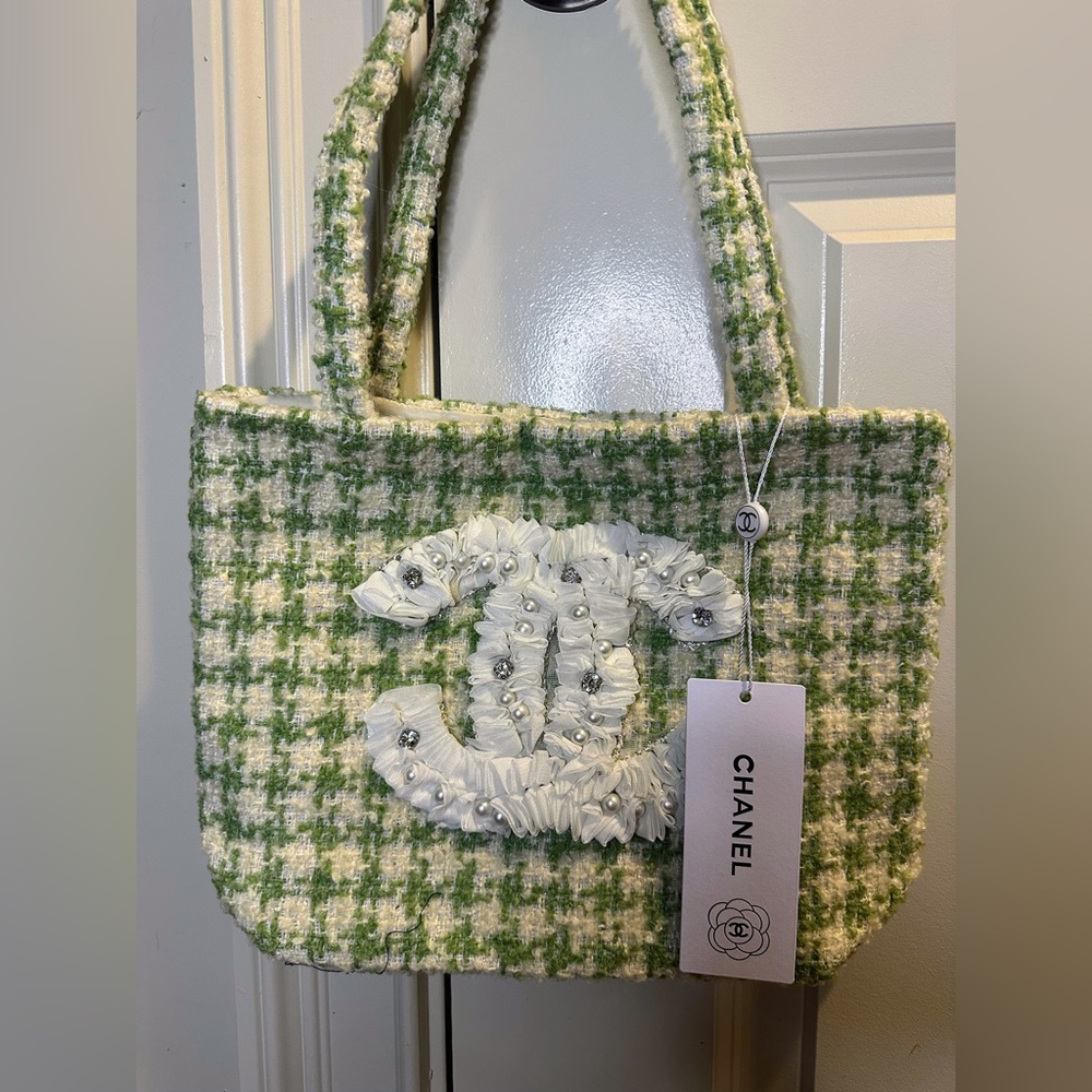Chanel VIP Beauty Gift Tweed Tote - Green Houndstooth-NEW WITH TAG No Retail Box